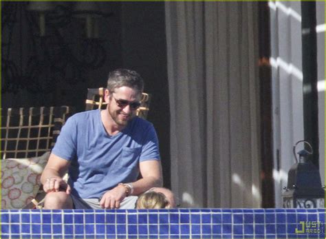 Jennifer Aniston Gerard Butler Cool Off In Cabo Photo Bikini Gerard Butler