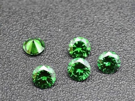 loại đá quý màu xanh lục lạ mắt đang hot trend