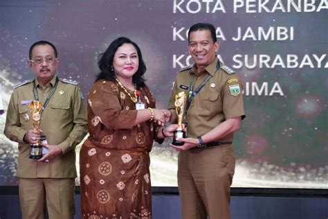 Kota Padang Panjang Kembali Raih Iga Award Mimbar Sumbar