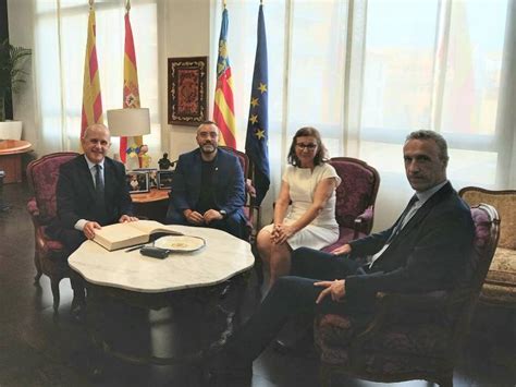 El Rector De La Uned Ricardo Mairal Visita Vila Real