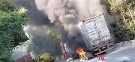 Carreta Pega Fogo Na Descida Da Rodovia Anchieta Di Rio Do Litoral