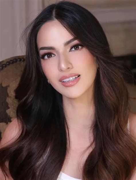 6 Potret Cantik Nia Ramadhani Dengan Makeup Nude Masih Tetap Cantik