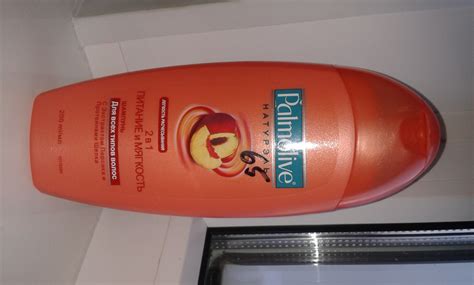 Шампунь Palmolive Натурэль 2 в 1 "Питание и Мягкость" с экстрактом ...