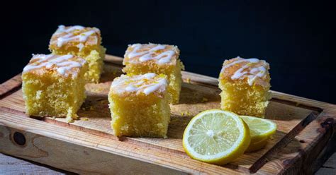 Mary Berrys favourite lemon drizzle traybake recipe | Express.co.uk