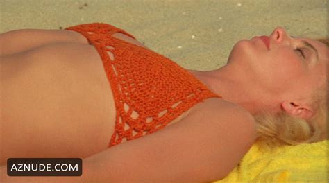 ROBERTA COLLINS Nude AZNude