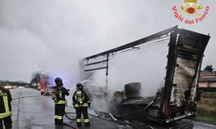 Incendio Distrugge Un Camion Sulla Provinciale L Intervento Dei Vigili