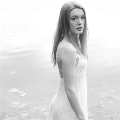 Hot Sexy Amy James Kelly Bikini Pics