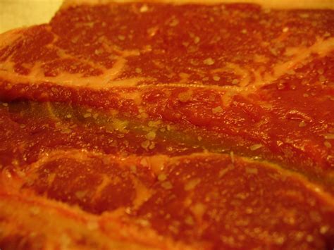 how much salt to put on steak