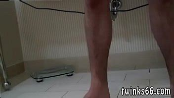 Chicos Meando Con Una Polla Colgada Y Hombres Porno Gay En Los