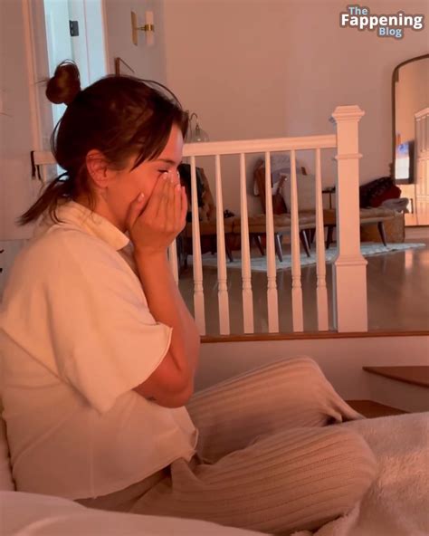 Selena Gomez Flashes Her Nude Boob Fappening