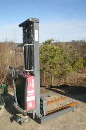 Dayton Rrz Powered Lift Manual Push Straddle Stacker Lb Load