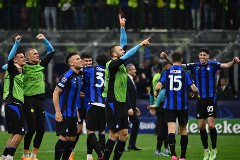Inter Milan celebrate reaching Champions League final with fans as Man ...