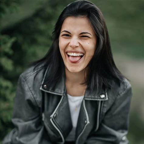 Лиана С юмором про материнство беременность отношения li brunette ka Threads Say more