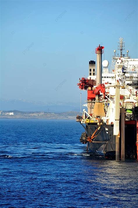 Solitaire Pipe Laying Ship Rig Gas Oil Rig Photo Background And Picture