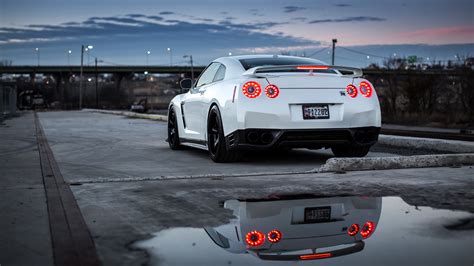 4k White Urban Nissan Sports Car Nissan Gt R Reflection Hd Wallpaper Rare Gallery