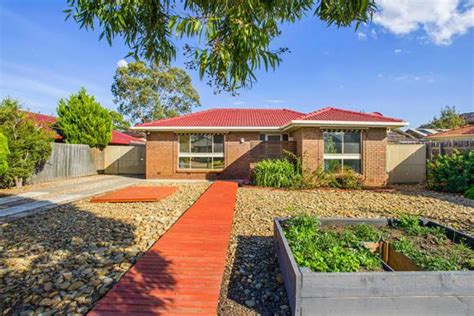 1 Eurora Court Taylors Lakes Vic 3038 Property Details Au