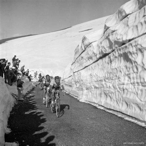 Il Giro D Italia Una Storia Di Anni Ruggenti