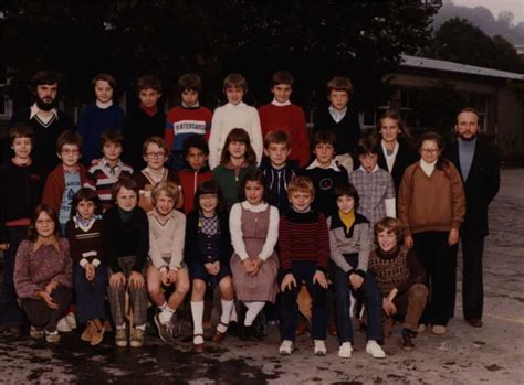 Photo De Classe Cm De Ecole Louise Macault Laon