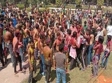 Holi Huddang And Dj Dance Were Banned In Varanasis Bhu बैकफुट पर