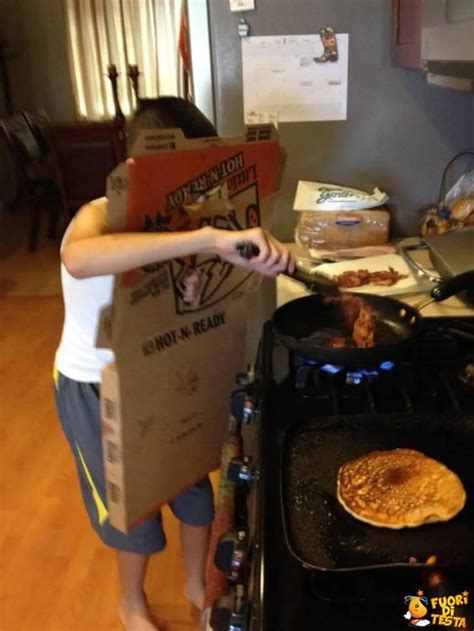 Aksi Cowok Bak Perang Saat Masak Ini Nyeleneh Bikin Ngakak Hot Liputan