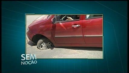 Carro Fica Preso Em Bueiro Aberto Em Taguatinga DF1 G1