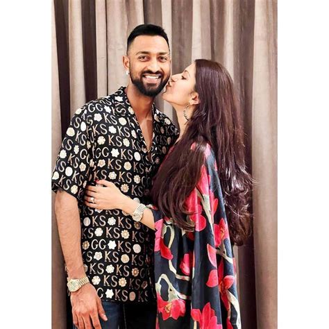 Krunal Pandya Wife Pankhuri Sharma दिलचस्प है क्रुणाल पंड्या पंखुड़ी शर्मा की Love Story पहली