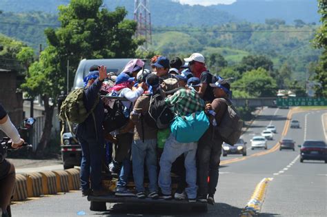 Caravana de migrantes salvadoreños sale hacia EE UU El Metropolitano