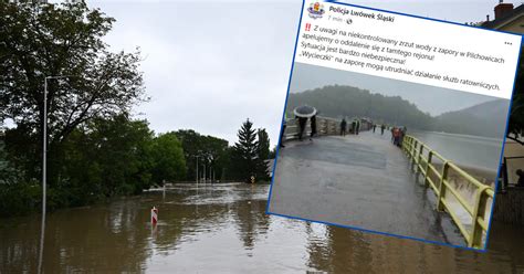 Poziom Wody Ro Nie A Niekt Rzy Robi Wycieczki Na Zapor Podr E