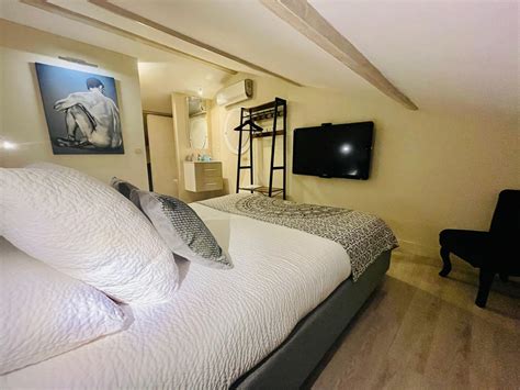 Le Donjon Galants De Nuit Crest Gay Sejour Booking