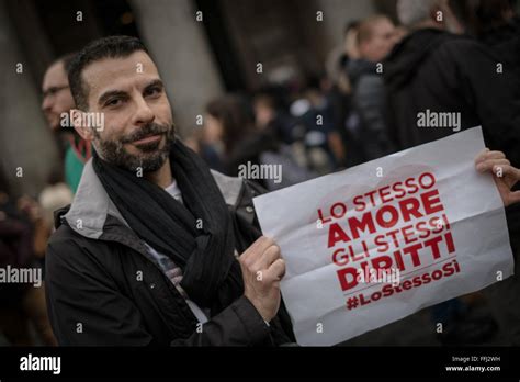 Rome Italy 14th February 2016 Rome The Pantheon Group Kiss Love Is Never Wrong The Gay