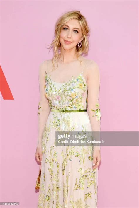 Heidi Gardner Bikini Pictures Hot Sexy Livinlavidalowcarb