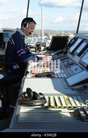 Il Controllo Del Traffico Aereo Nella Schermata Radar Degli Aerei Sopra