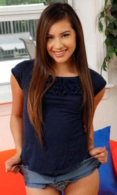 Sexy Hot Chick Zaya Cassidy Spreads Her Juicy Pussy Txxx