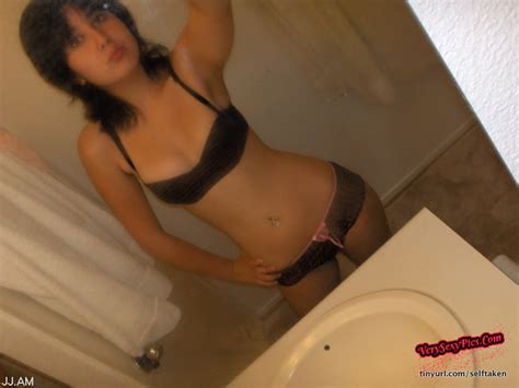 Naked Amateur Teens Selfshot Mirror Porn Pic