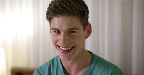 GAY MANS PLEASURE TWINK HAS A GO AT HIMSELF