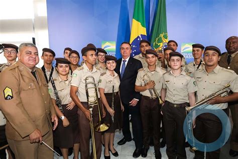 Tomada PODER Governo Lula decide acabar escolas cívico militares