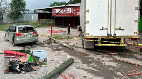 Mujer muere en carretera al ser arrollada por tráiler en Nuevo León