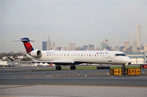 Man Sentenced After Stripping Naked Assaulting Tsa Officer In Indianapolis