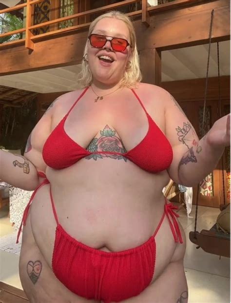 Trotse Ronde Meid Ze Zeggen Dat Ik Geen Bikini Moet Dragen Ze Kunnen
