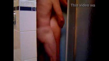 caméra cachée dans la salle de bain XVIDEOS