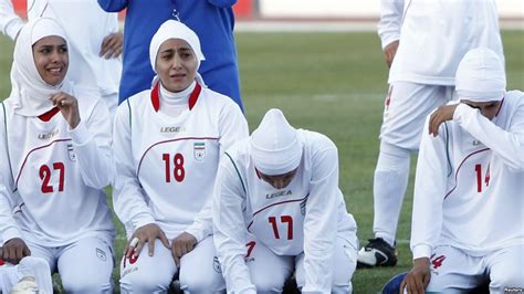 Kisah FIFA Menarik Balik Larangan Pemakaian Hijab Pemain Bola Sepak ...