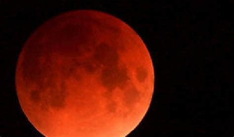 La Luna Si Colora Di Rosso