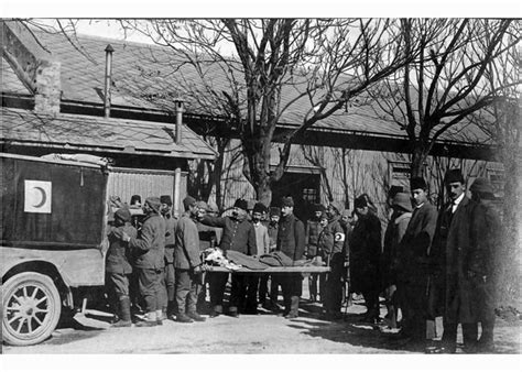 ÇANAKKALEDE BİR HİLAL KIZILAY TARİH Belge ve Arşiv Yönetimi Müdürlüğü