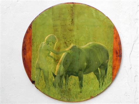 Grote Naakte Blonde Met Paard Decoupage Op Hout Circular Wall Hanging Etsy Nederland