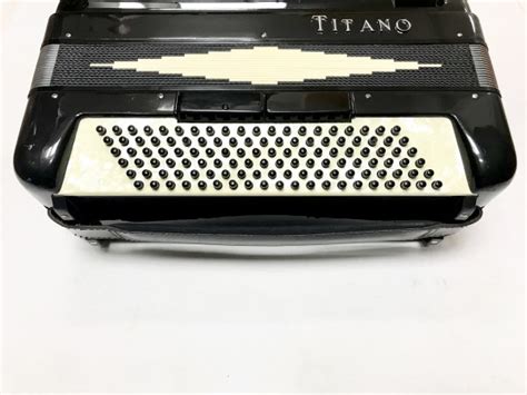 Titano 120 Bass Compact Accordion