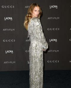 40 Hot Petra Collins Photos 12thBLOG