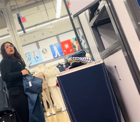 Cute Latina In Leggings Looks At Camera Spandex Leggings Yoga Pants Forum