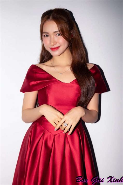 Hình ảnh Hòa Minzy xinh đẹp sexy bikini mới nhất Box Gái Xinh