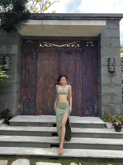 99 Hình ảnh Phương Trinh jolie bikini với vòng 1 căng tròn