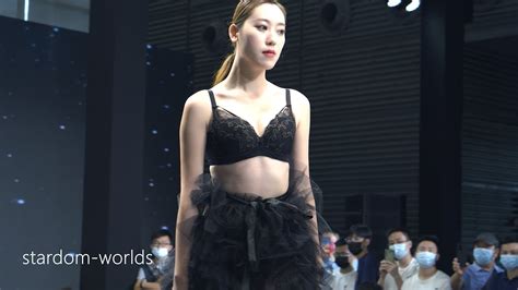 Siuf Sexy Lingerie Model Show